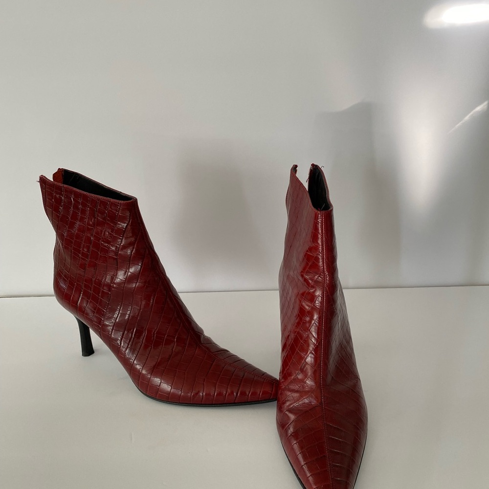 Max de Carlo Deep Red Croc-Patterned Heeled Boots